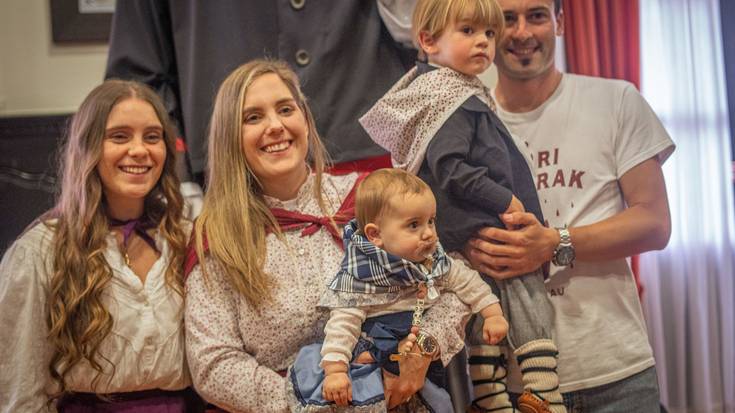 24 urduñar jaioberriri egin diete ongi etorria Otxomaioen atarian