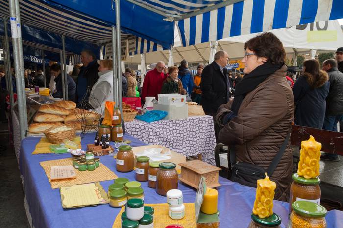 Gabonetako elkartasun azokak 83 1513603096710