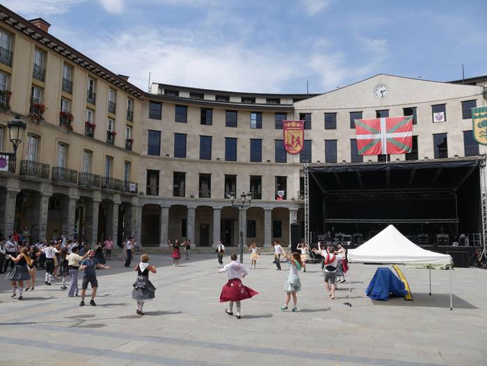 Ehunka lagun bildu dira Bera 151 1661377987801