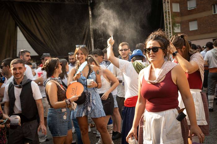 Festa-giro goria piztu du La 4 1755256927539