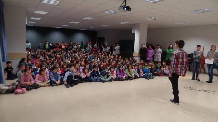 Euskararen Urrezko Makila bi 17 1487252194540