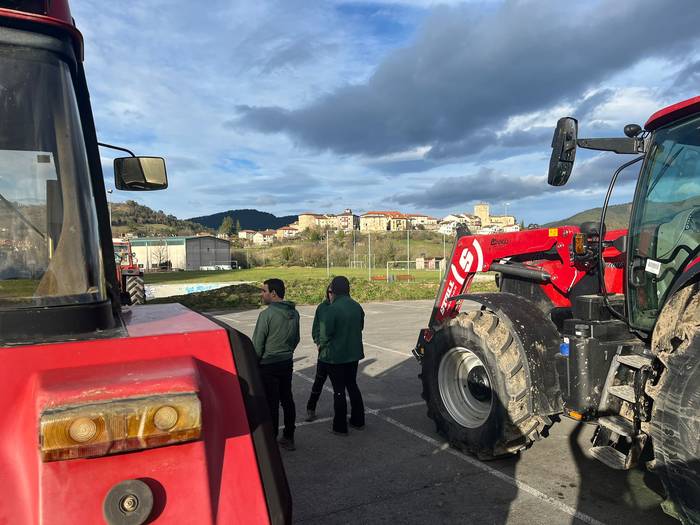 "Traktorada" egin dute Artzi 6 1768766452867