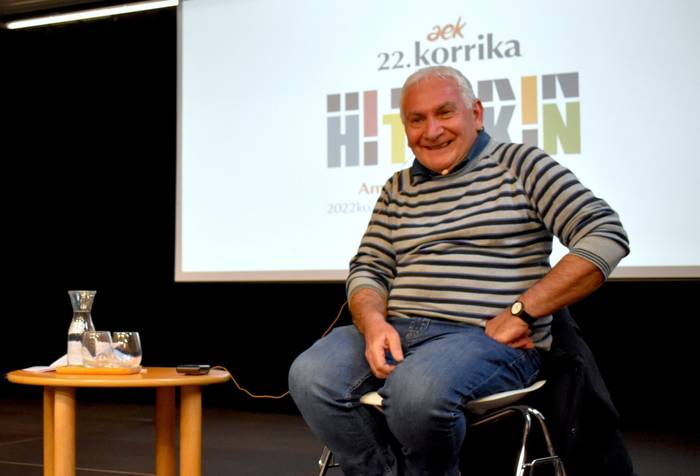 Joseba Sarrionandiak solasaldia eskainiko du bihar Luiaondon