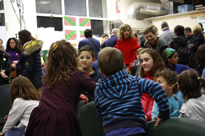 Aiaran ere armairutik atera  4 1511251914054