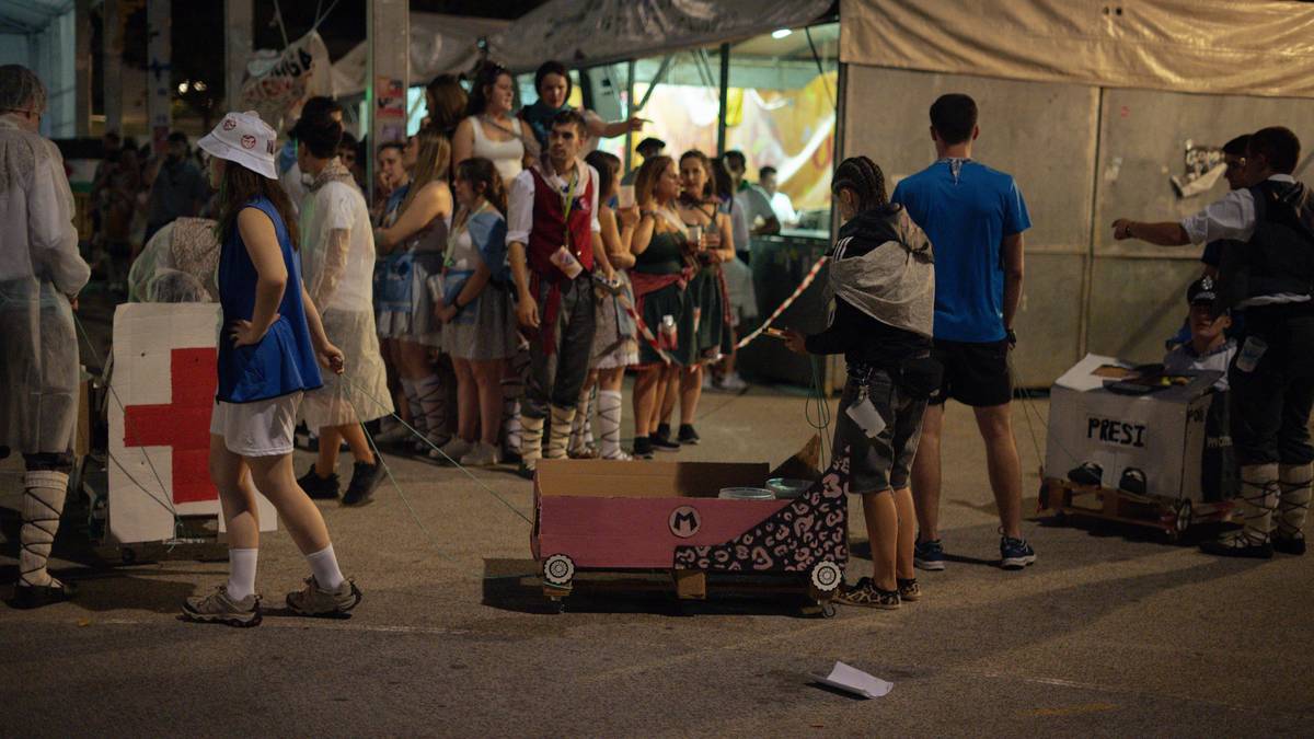 Txosna Batzordera batzeko deia egin dute, jai herrikoiak bizirik mantentzeko