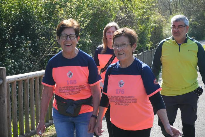 Ehunka lagunek parte hartu d 77 1774179412852