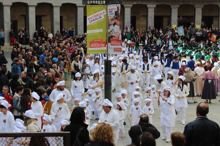 Ehunka umek jo dute danborra 4 1493309986436