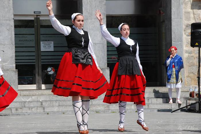 Dantza taldeak taldeak izan  199 1496057299154