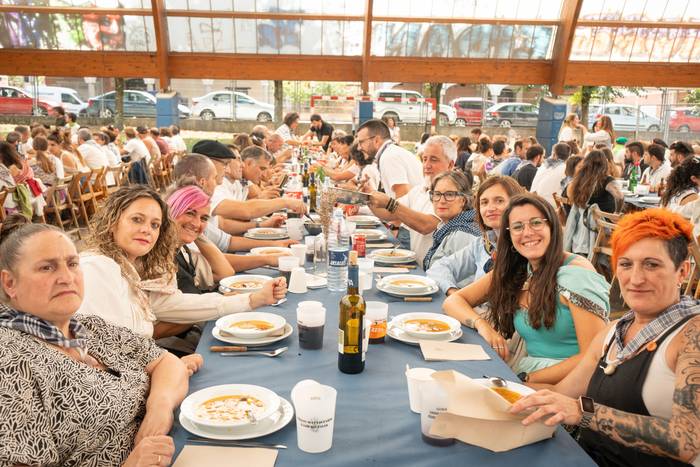 Ehunka lagun bildu dituzte j 61 1757018499813