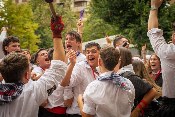 Lehertu da festa-giroa Amurr 38 1755025689961