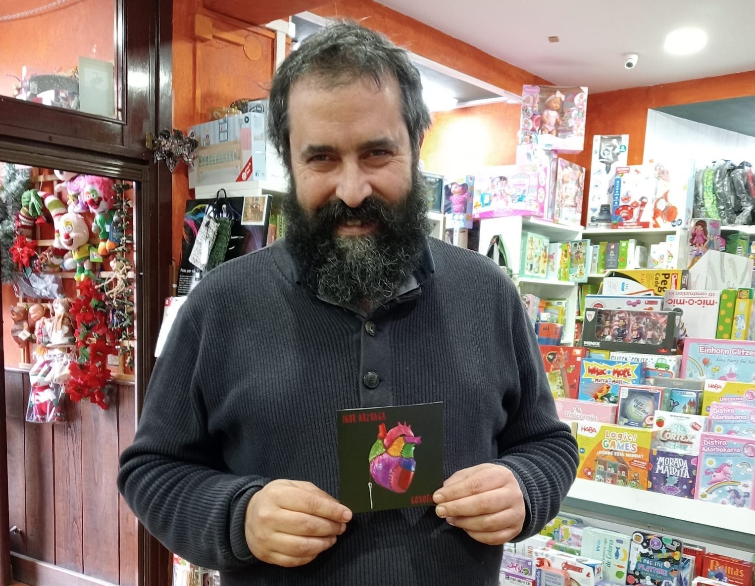 Igor Arzuagaren disko berriaren bi ale zozkatuko ditu Aiaraldea Komunikabideak