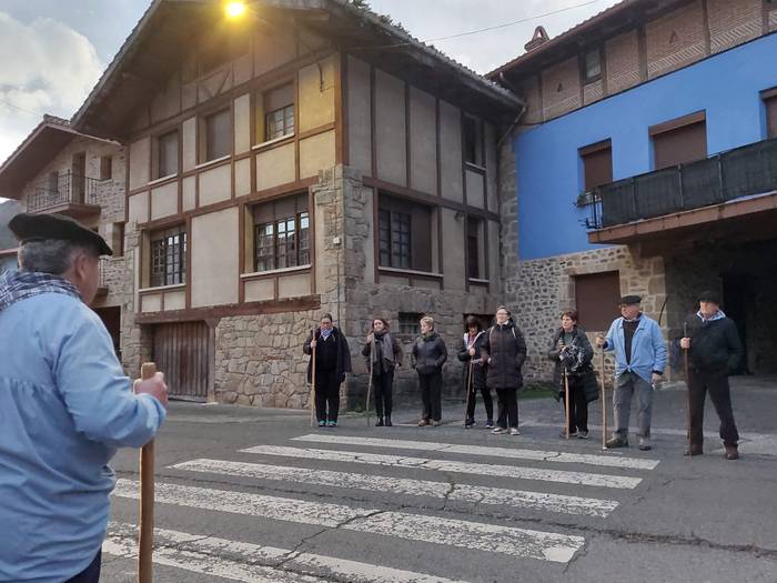 Agate Deunaren bezperak adin 46 1770291956313