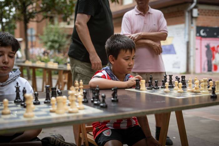 Haur eta nagusiak izan dira  14 1755092529267