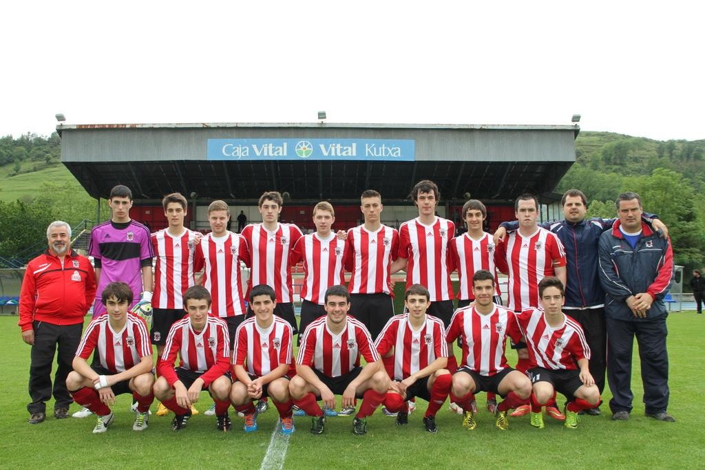 Laudioko San Rokezar Futbol Taldeko ohorezko jubenilek Euskal Ligan jokatzeko aukera izan dezakete