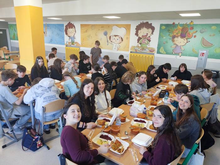 Varsoviako ikastetxean igaro 20 1776804858988