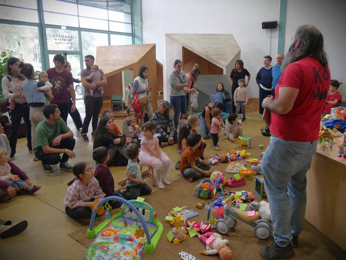 Arrakastatsua izan da Faktoriako Jostailu Truke Azoka