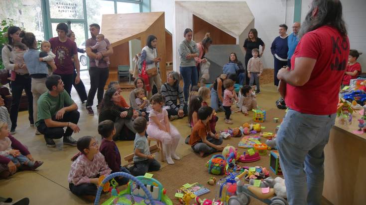 Arrakastatsua izan da Faktoriako Jostailu Truke Azoka