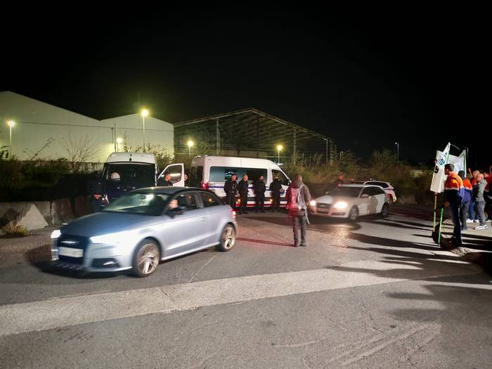 Tubos Reunidoseko langileek  1 1772617318519