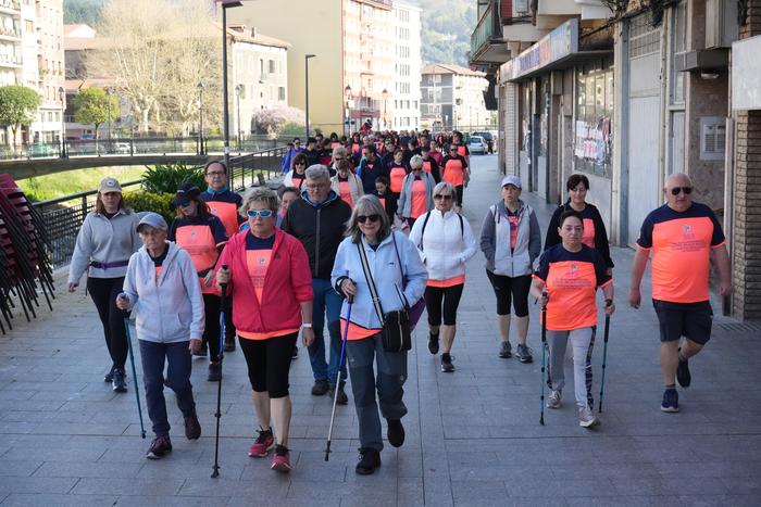 Ehunka lagunek parte hartu d 45 1774179244172