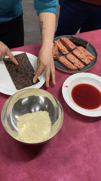 43 lagun jaso ditu "Elikadur 14 1776332271372