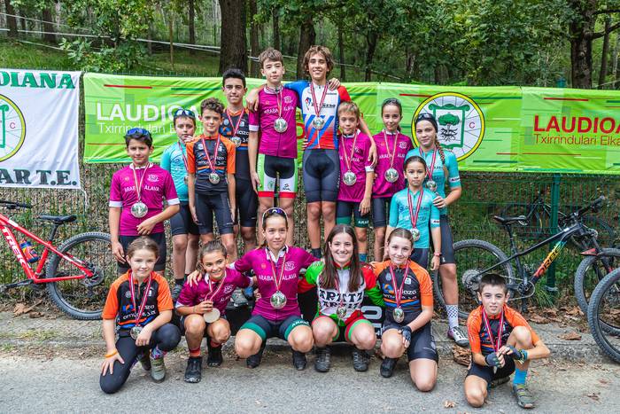 Zazpi aiaraldear igo ziren l 12 1759695406022