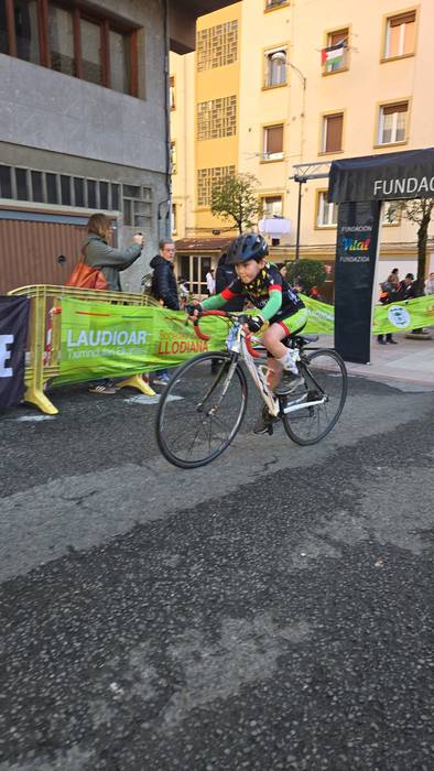 Txirrindulari gazteek erloju 43 1771856226026