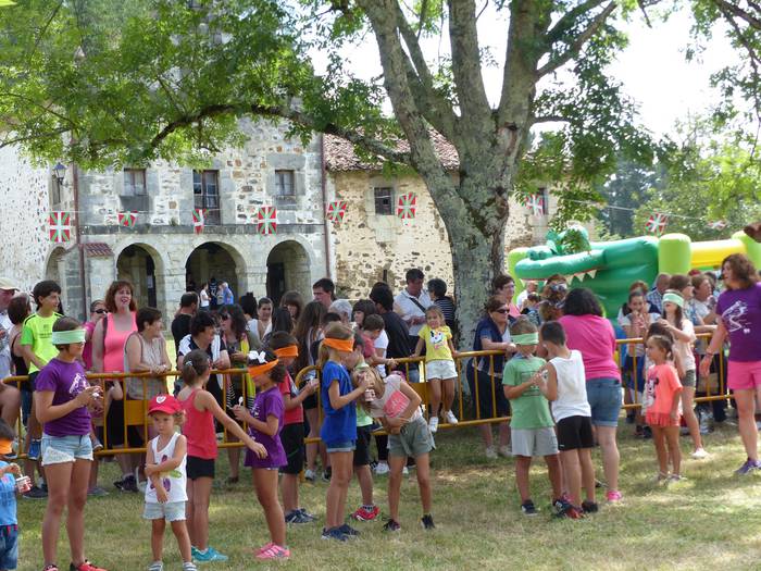 Jende ugari bildu zen Ama Zu 6 1565382271480