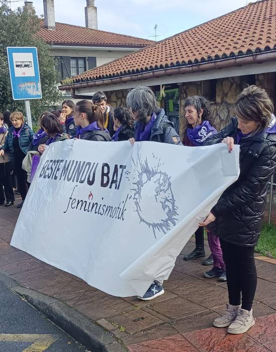 Feminismotik beste mundu bat 2 1772998163016
