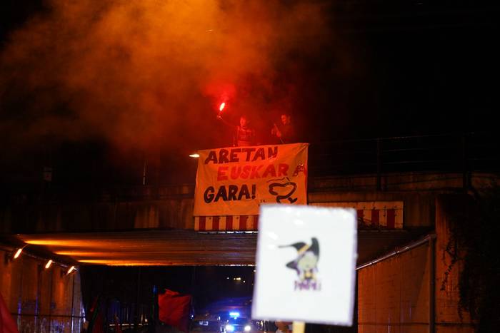 Aldarrikapenez eta pirotekni 80 1774615477006