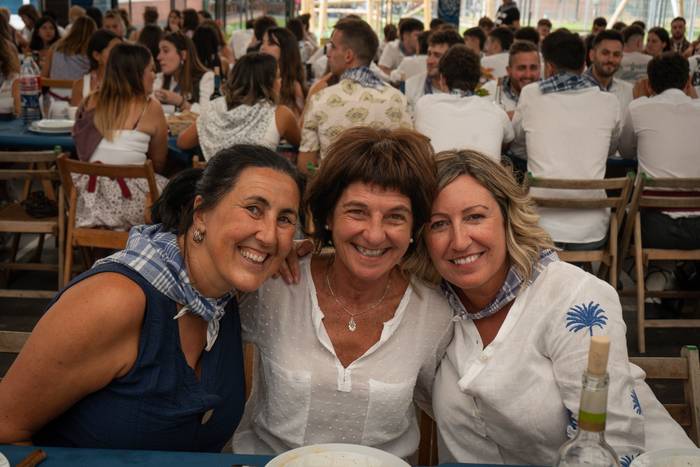 Ehunka lagun bildu dituzte j 104 1757018618402