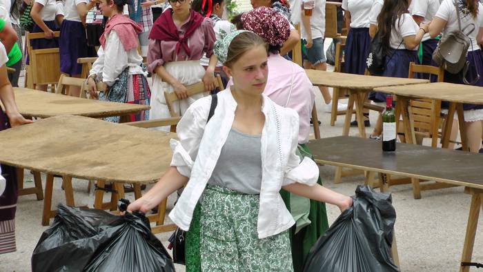 Dantza taldeak taldeak izan  183 1496056898845