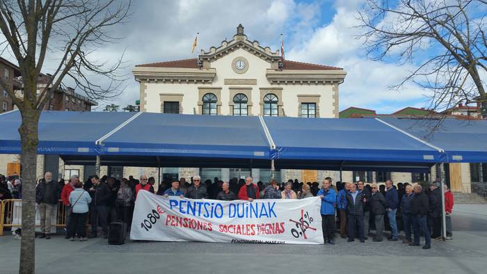 Aiaraldeko plazak bete dituz 22 1520881497023