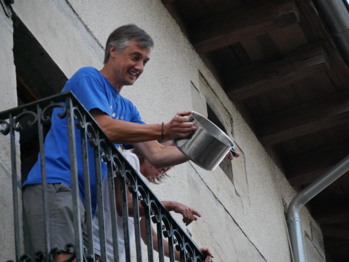 Ura eskatzen zeharkatu dute  43 1536437022637