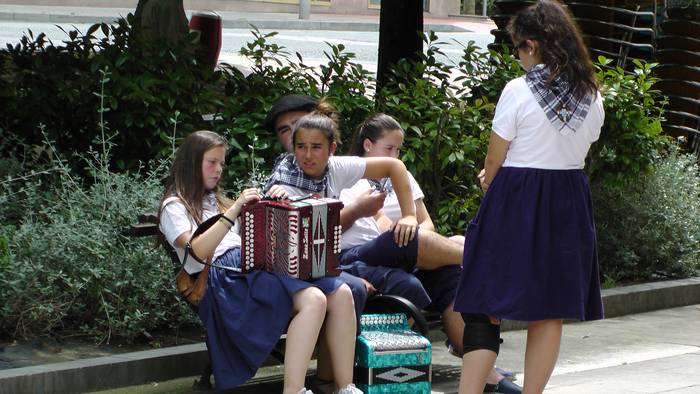 Dantza taldeak taldeak izan  64 1496052474420