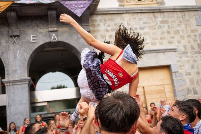 Lehertu da festa-giroa Amurr 61 1755025728746