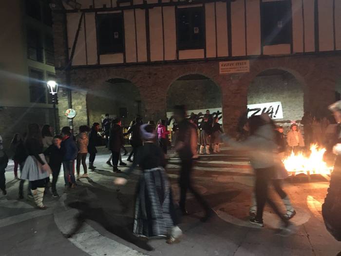 Suaren inguruan plazaratu di 2 1521387693798