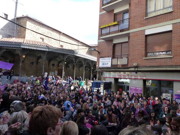 Greba feministaren goizeko t 111 1520512692793