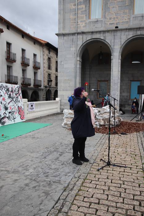 Ehundik gora lagun bildu dir 58 1601292729719