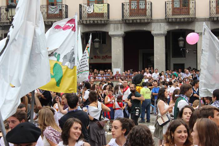 Suziria piztuta lehertu da j 26 1502792839818