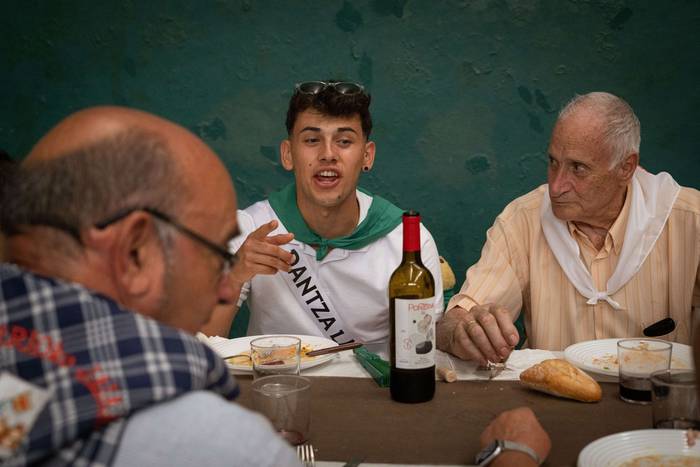 Haur eta nagusiak izan dira  76 1755092719092