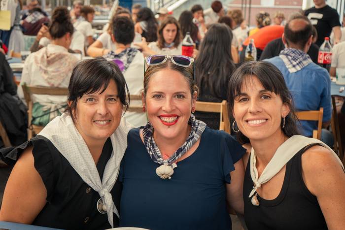 Ehunka lagun bildu dituzte j 65 1757018509893