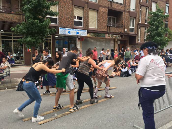 Suziria piztuta lehertu da j 59 1502814903853