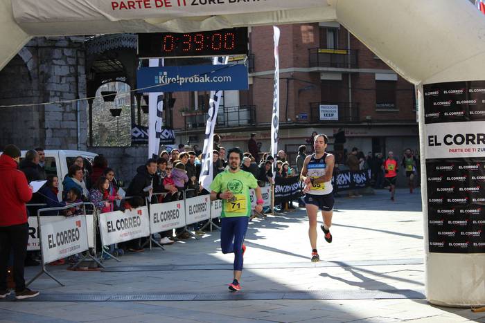 300 korrikalari baino gehiag 73 1517150321678