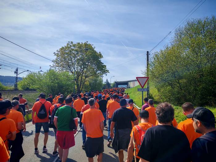 Tubos Reunidoseko bi langile 11 1776453829226