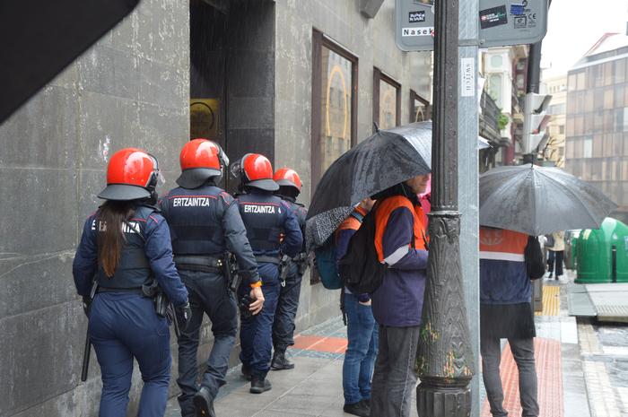 Tubos Reunidoseko langileek  22 1772795208789