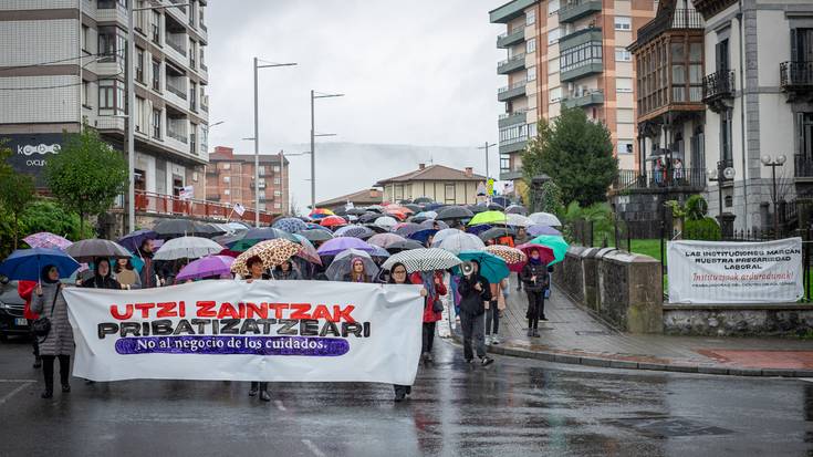 Greba Feminista Orokorraren urteurrenean, zaintza lanen aitortza berriz plazara