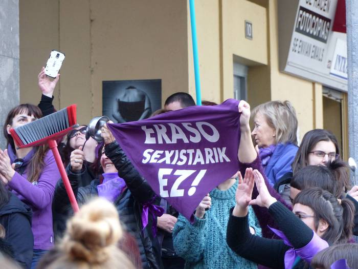 Greba feministaren goizeko t 117 1520512742205