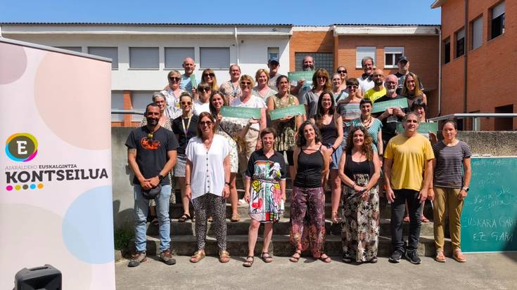 Euskara erdigunean jartzeko konpromiso zehatzak hartu dituzte Aiaraldeko hamabi ikastetxek