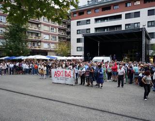 Ehunka lagunek salatu dute Osakidetzako mediku gabezia, jazotako azken heriotza dela eta