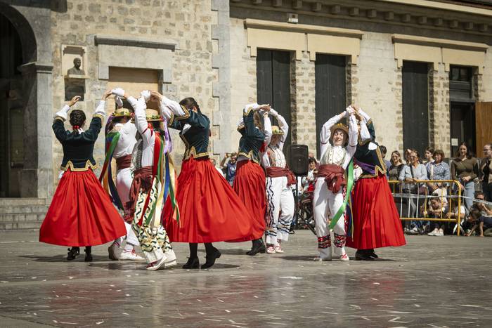 Dantzaz bete dute Amurrioko  64 1776607553659